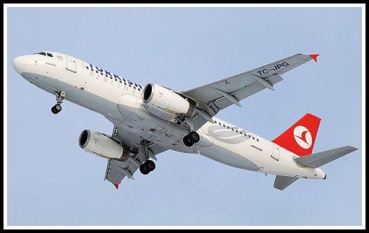 Turkish Airlines Airbus A320 after take-off