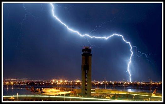 Lightning strike in the vicinity of the Las Vegas-McCarran International Airport